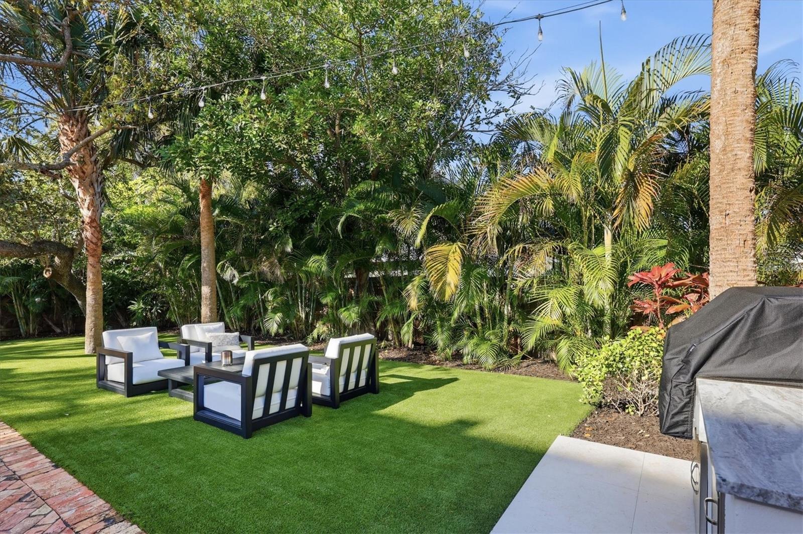 1686 NORTH DR, SARASOTA, FL, 34239