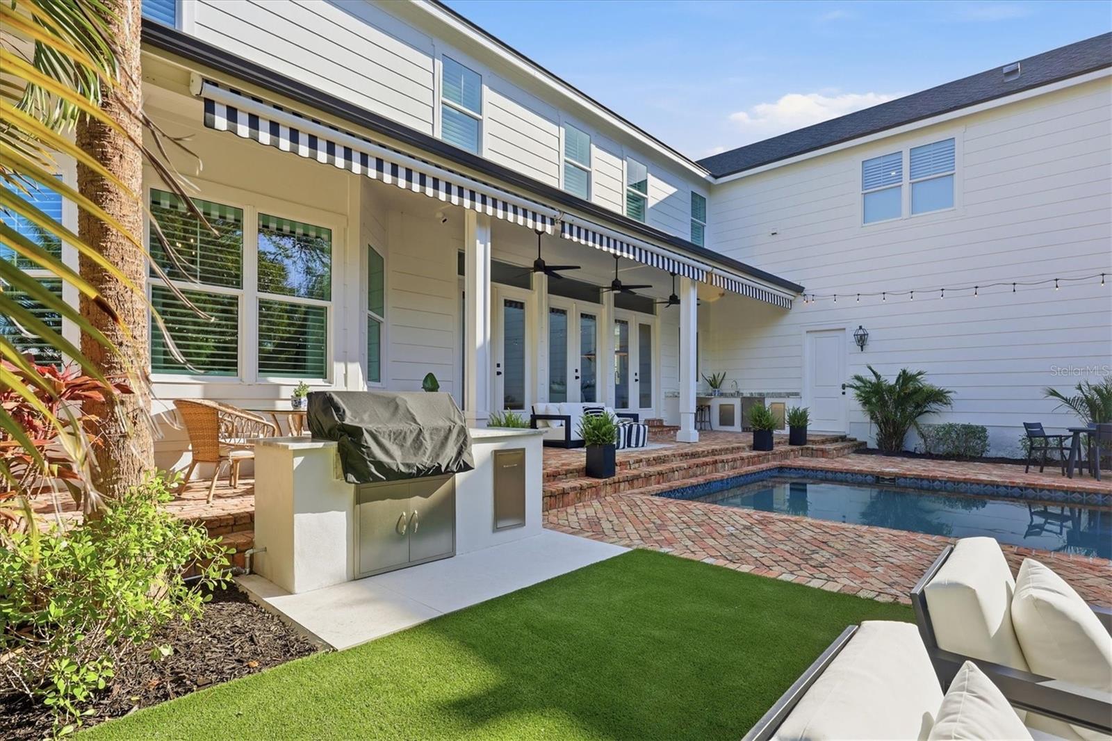 1686 NORTH DR, SARASOTA, FL, 34239