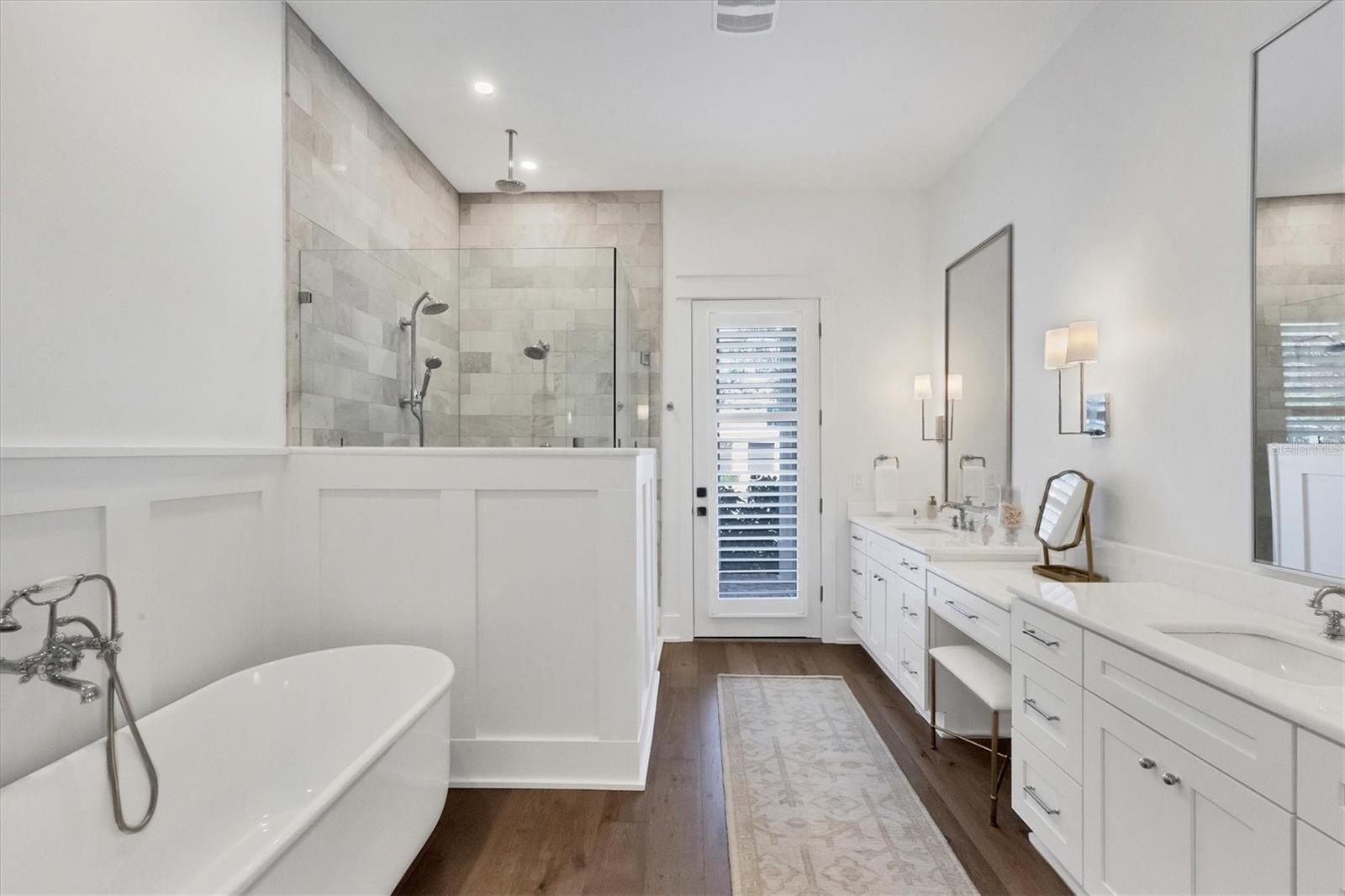 1686 NORTH DR, SARASOTA, FL, 34239