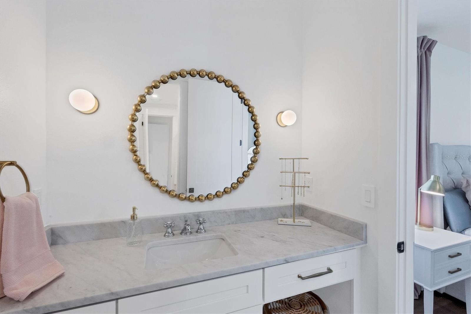 1686 NORTH DR, SARASOTA, FL, 34239