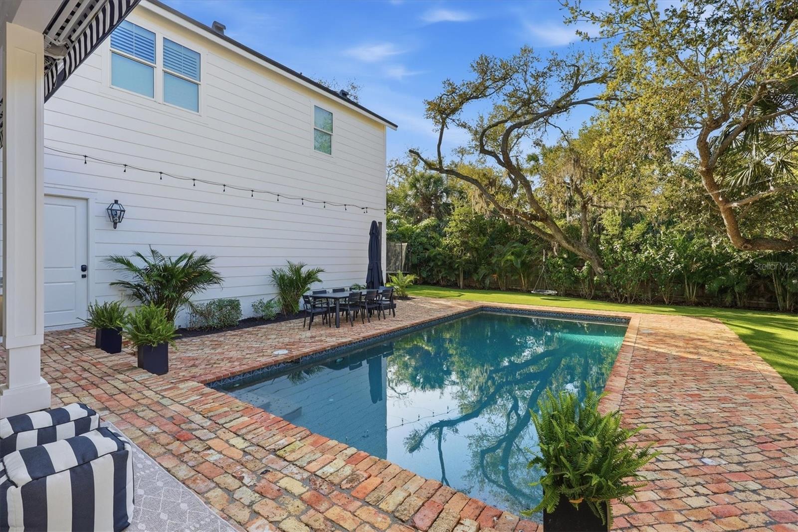 1686 NORTH DR, SARASOTA, FL, 34239