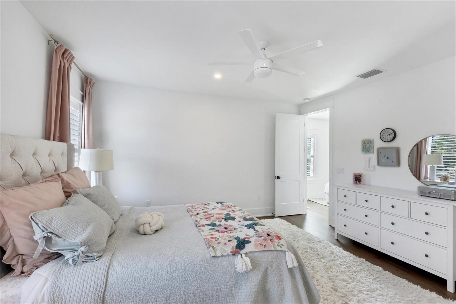 1686 NORTH DR, SARASOTA, FL, 34239