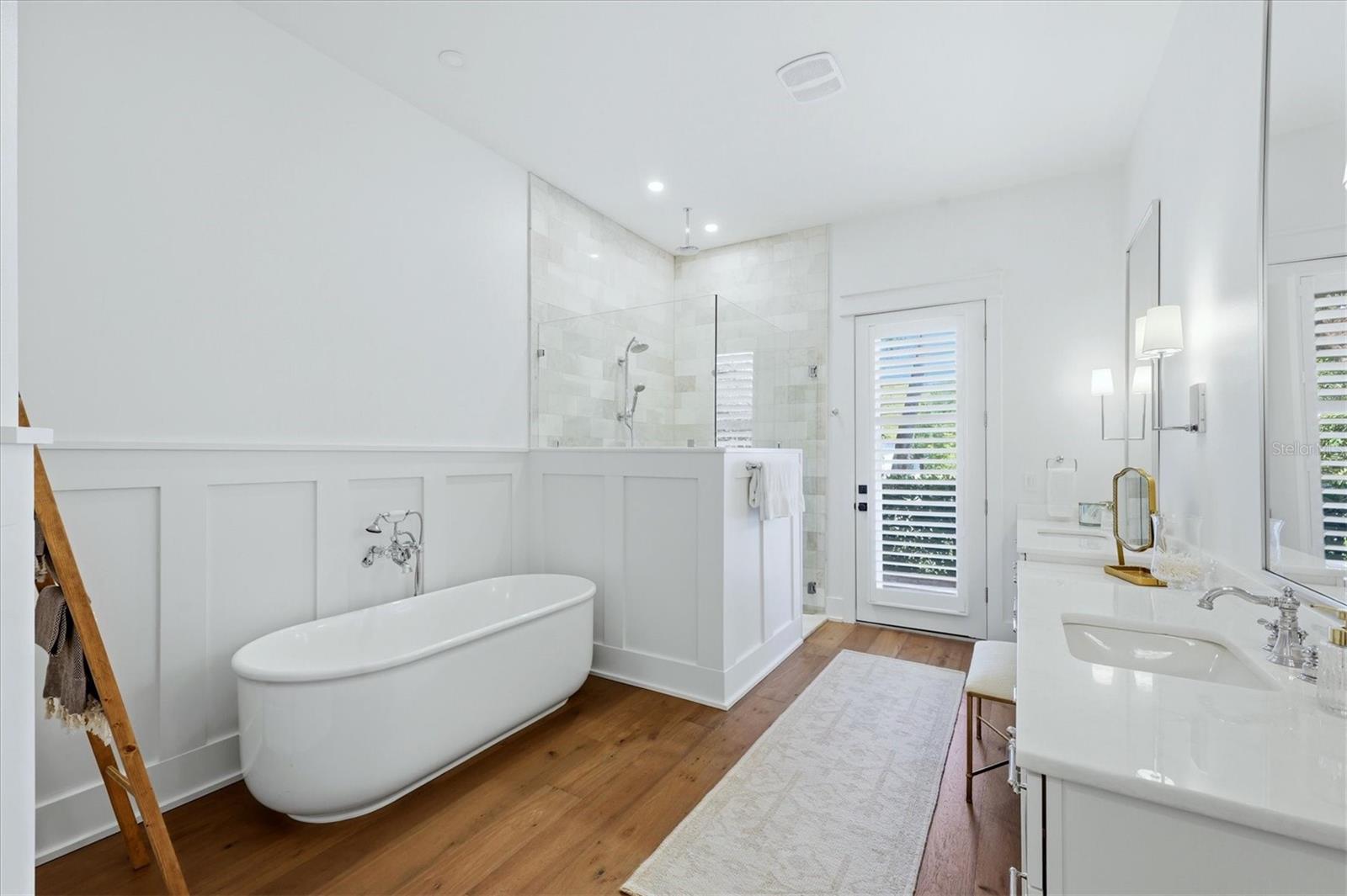 1686 NORTH DR, SARASOTA, FL, 34239