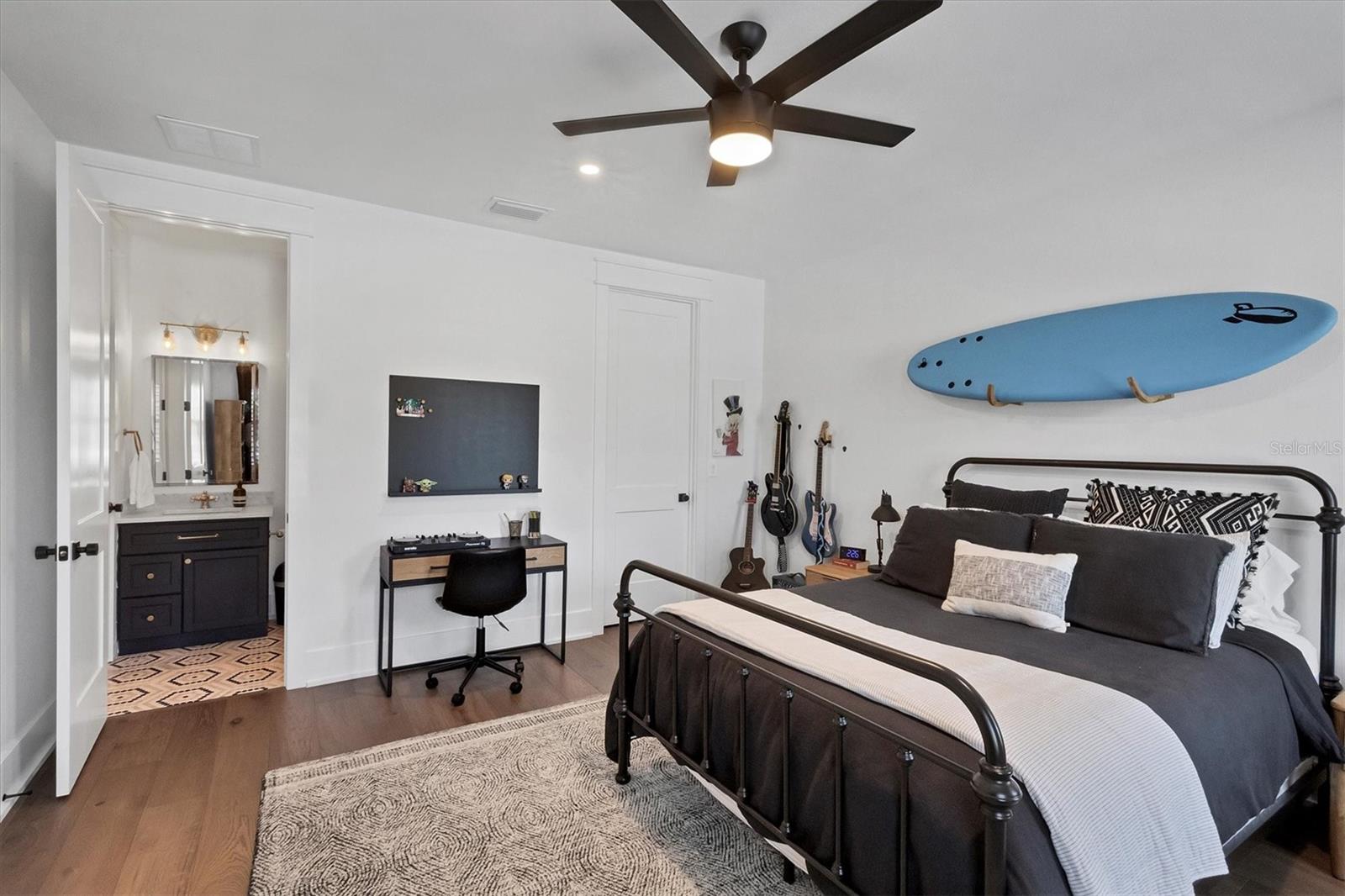 1686 NORTH DR, SARASOTA, FL, 34239