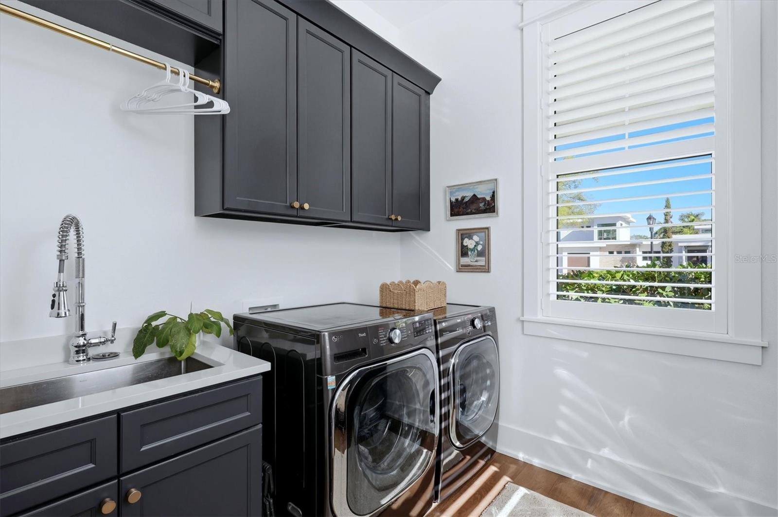1686 NORTH DR, SARASOTA, FL, 34239