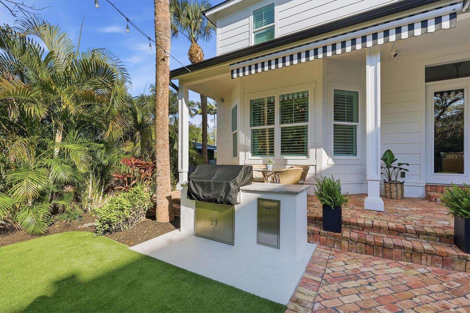 1686 NORTH DR, SARASOTA, FL, 34239