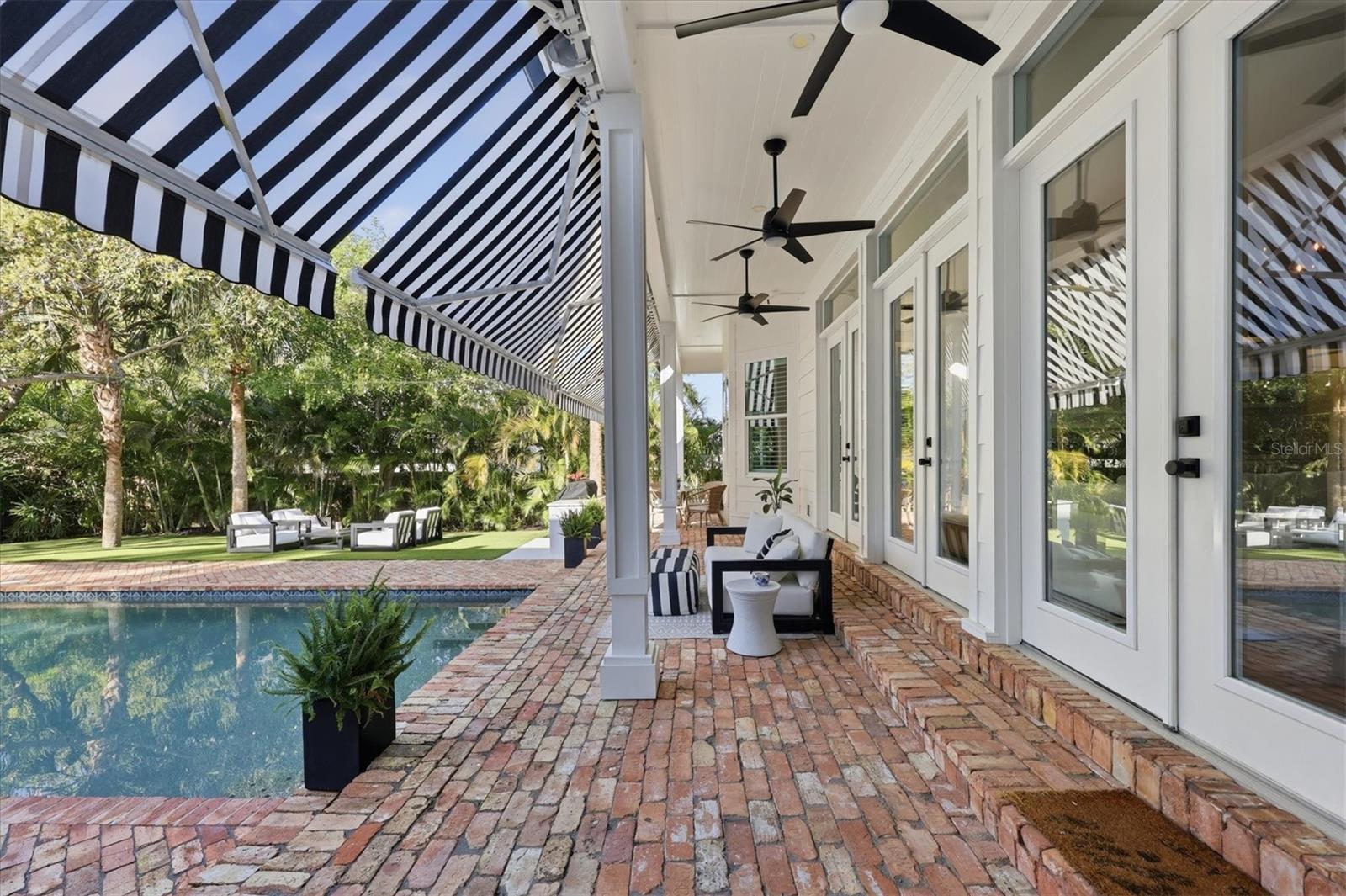 1686 NORTH DR, SARASOTA, FL, 34239