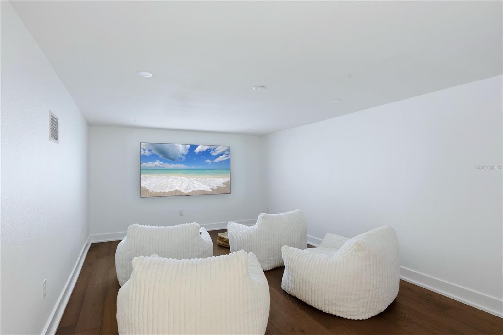 1686 NORTH DR, SARASOTA, FL, 34239