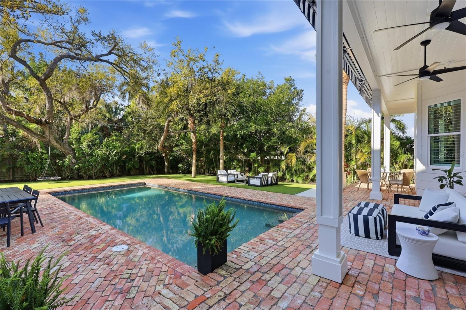 1686 NORTH DR, SARASOTA, FL, 34239