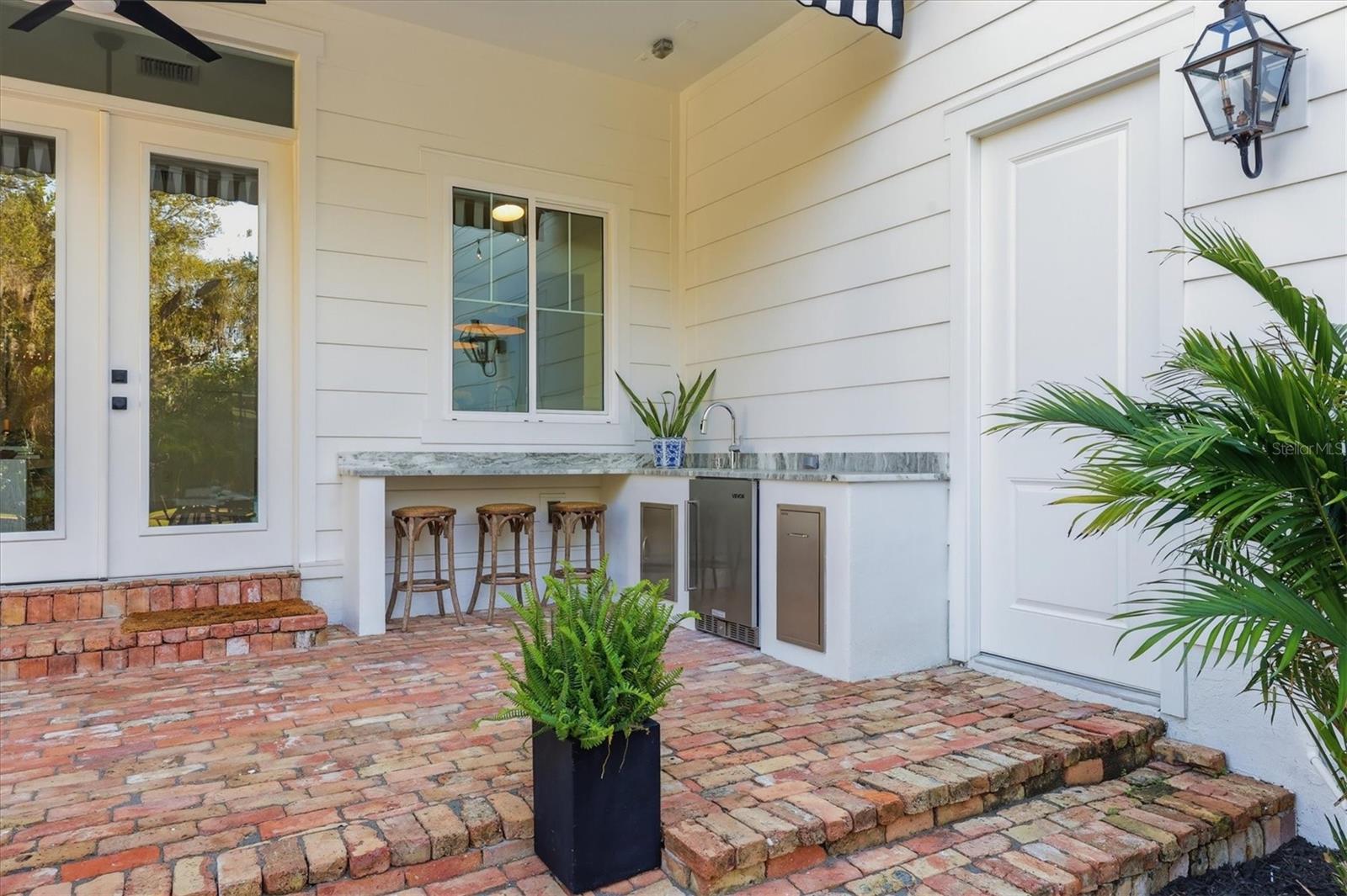 1686 NORTH DR, SARASOTA, FL, 34239