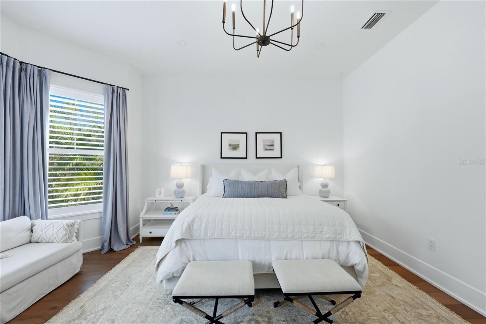 1686 NORTH DR, SARASOTA, FL, 34239