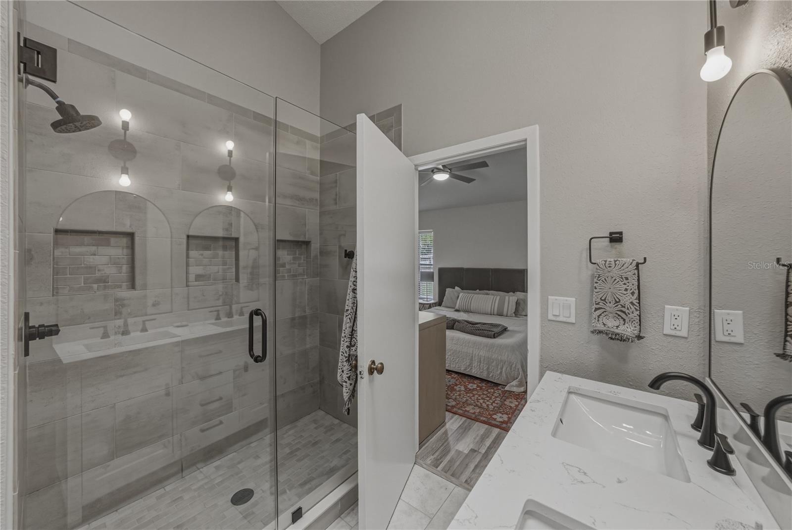 8601 COTTONWAY LN, TAMPA, FL, 33635