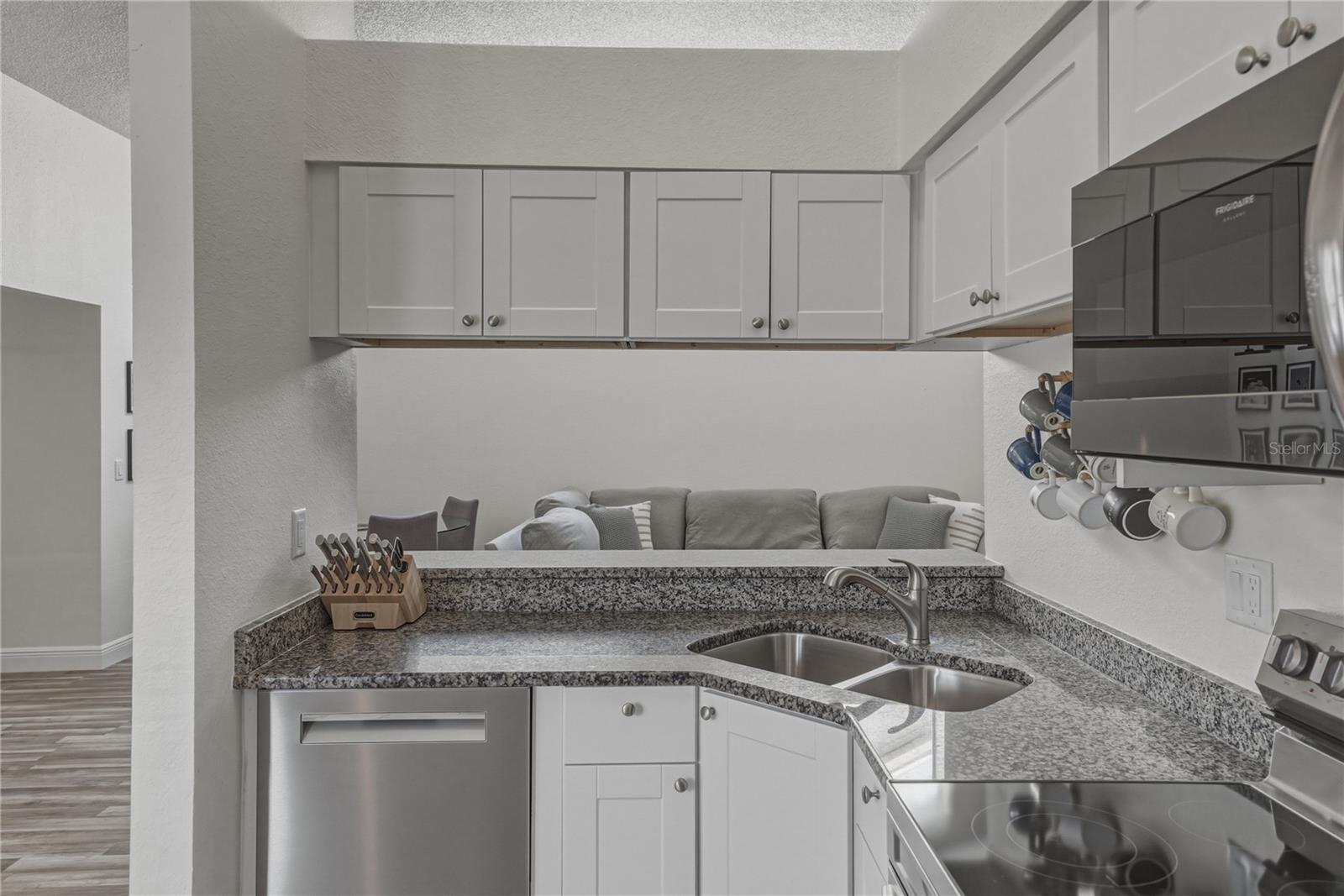 8601 COTTONWAY LN, TAMPA, FL, 33635