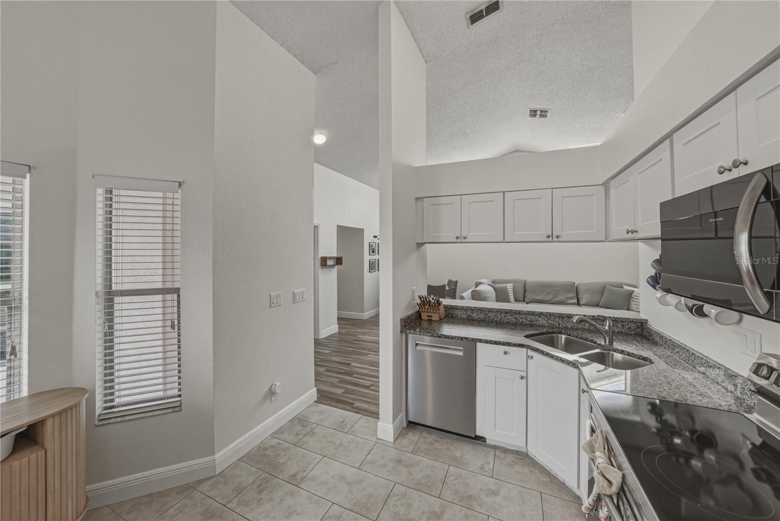 8601 COTTONWAY LN, TAMPA, FL, 33635