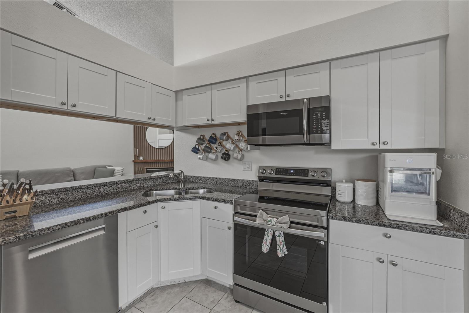 8601 COTTONWAY LN, TAMPA, FL, 33635