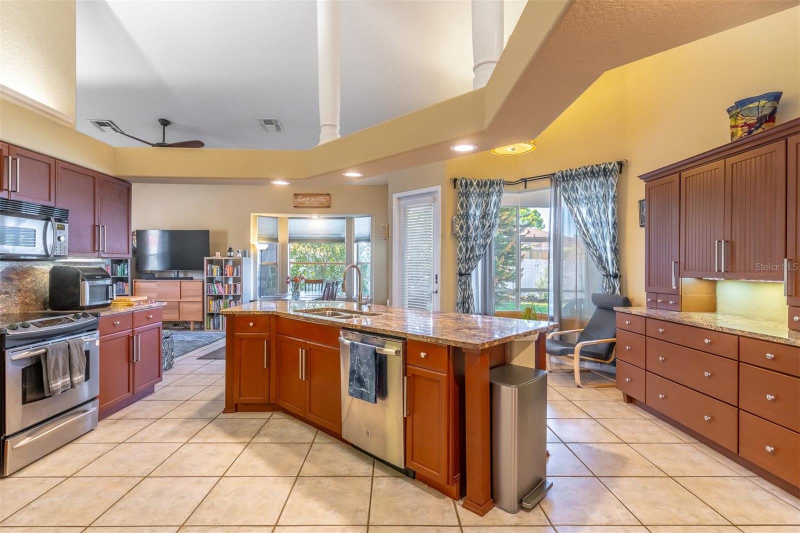 987 KERWOOD CIR, OVIEDO, FL, 32765