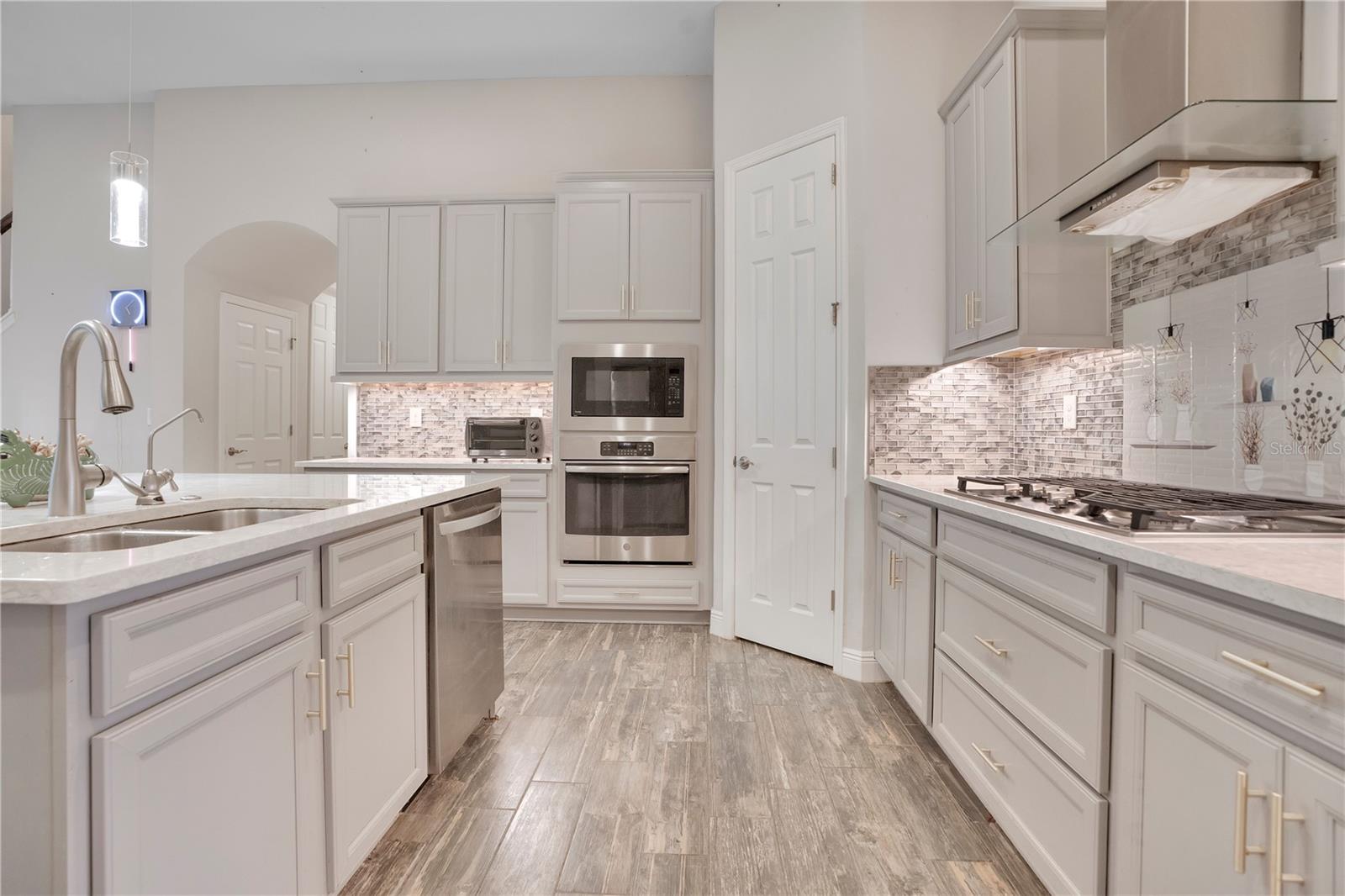 21914 BUTTERFLY KISS DR, LAND O LAKES, FL, 34637