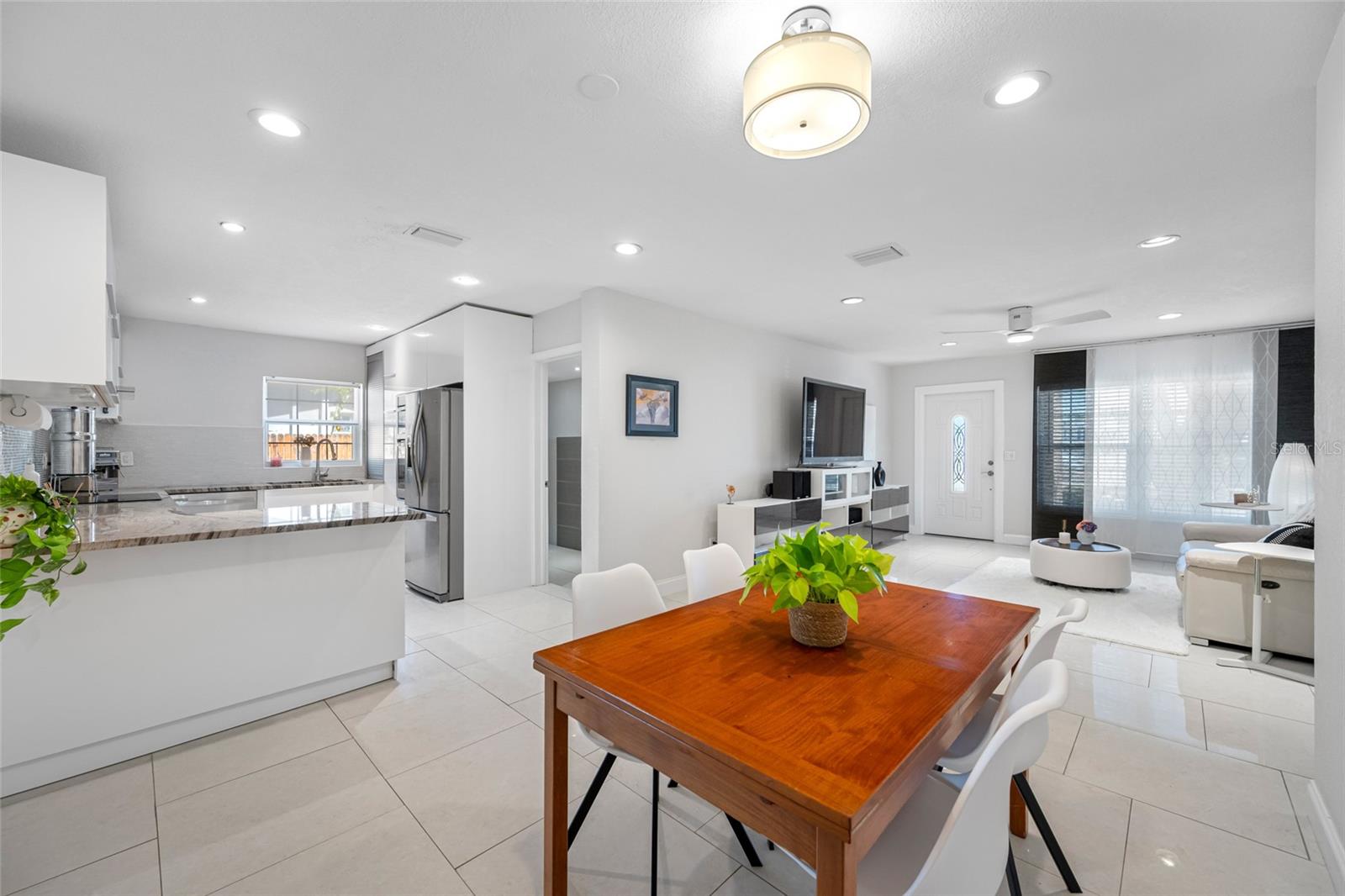 2212 NE COACHMAN RD, CLEARWATER, FL, 33765