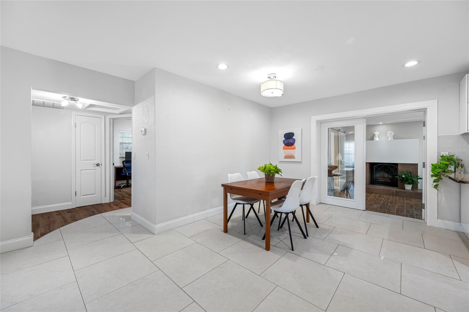 2212 NE COACHMAN RD, CLEARWATER, FL, 33765