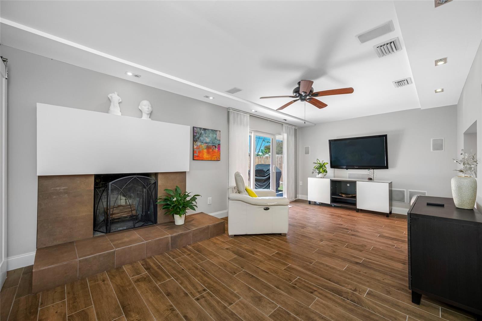 2212 NE COACHMAN RD, CLEARWATER, FL, 33765