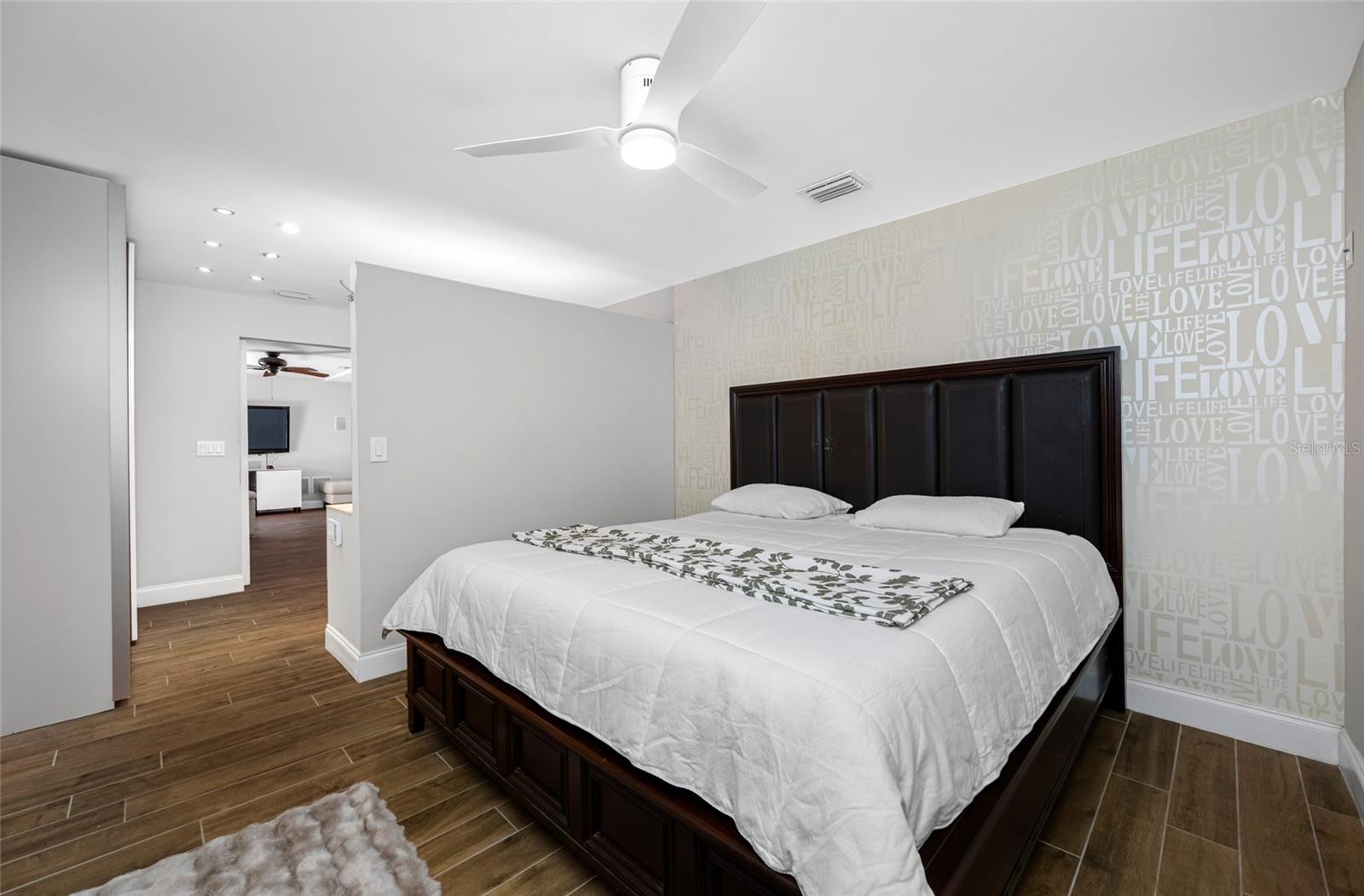 2212 NE COACHMAN RD, CLEARWATER, FL, 33765