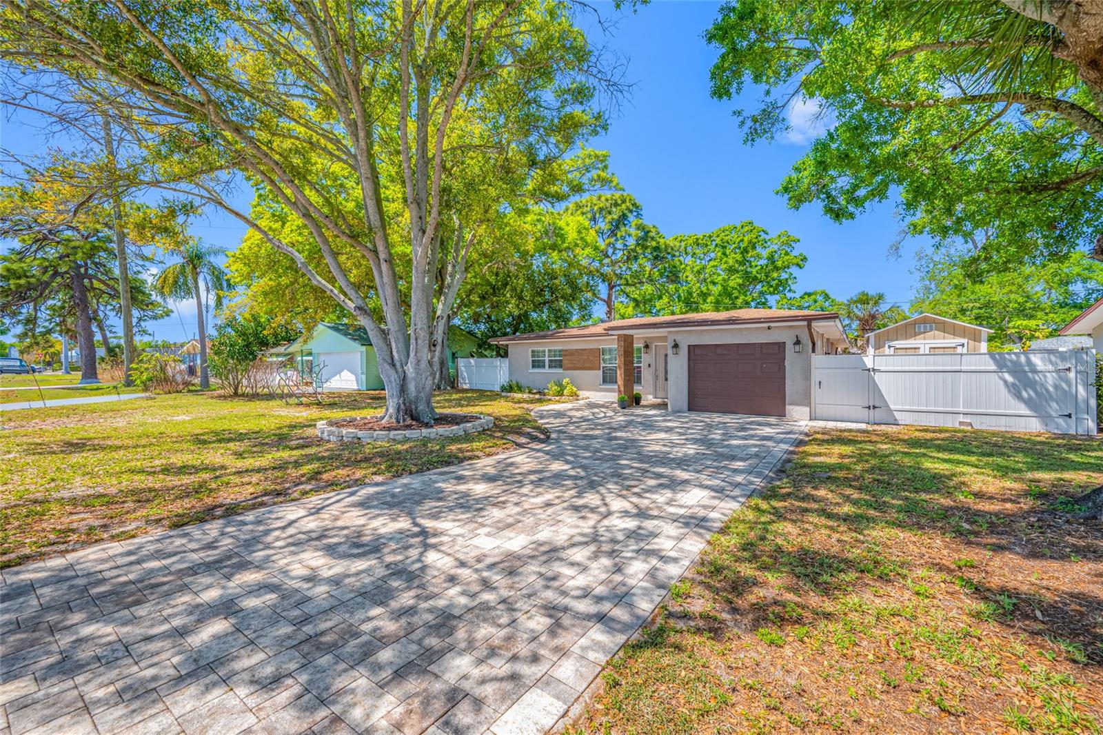 2212 NE COACHMAN RD, CLEARWATER, FL, 33765