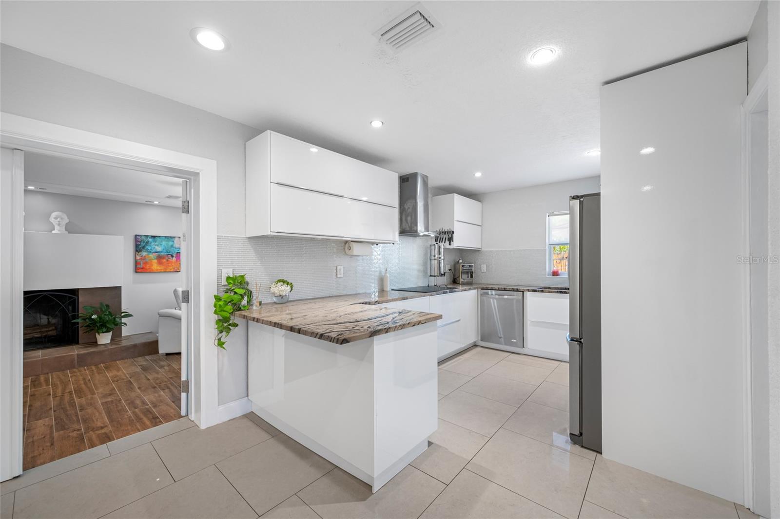 2212 NE COACHMAN RD, CLEARWATER, FL, 33765