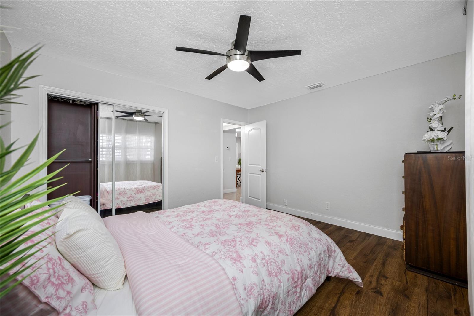 2212 NE COACHMAN RD, CLEARWATER, FL, 33765