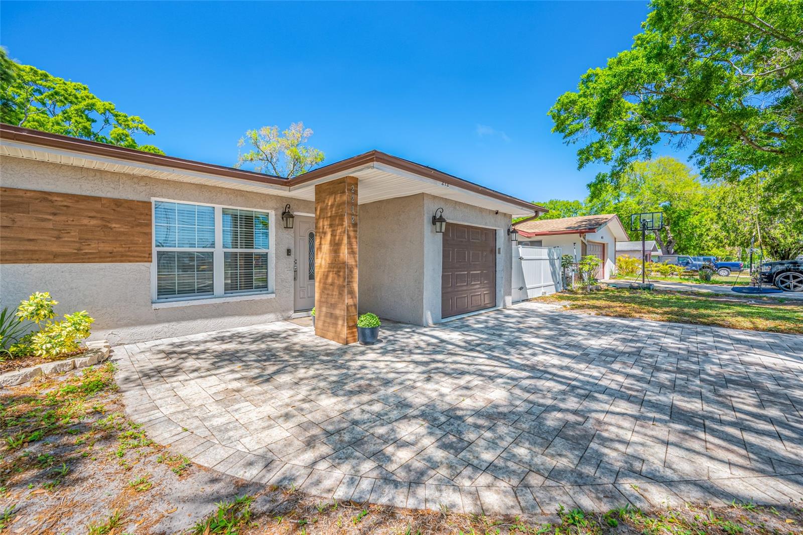 2212 NE COACHMAN RD, CLEARWATER, FL, 33765