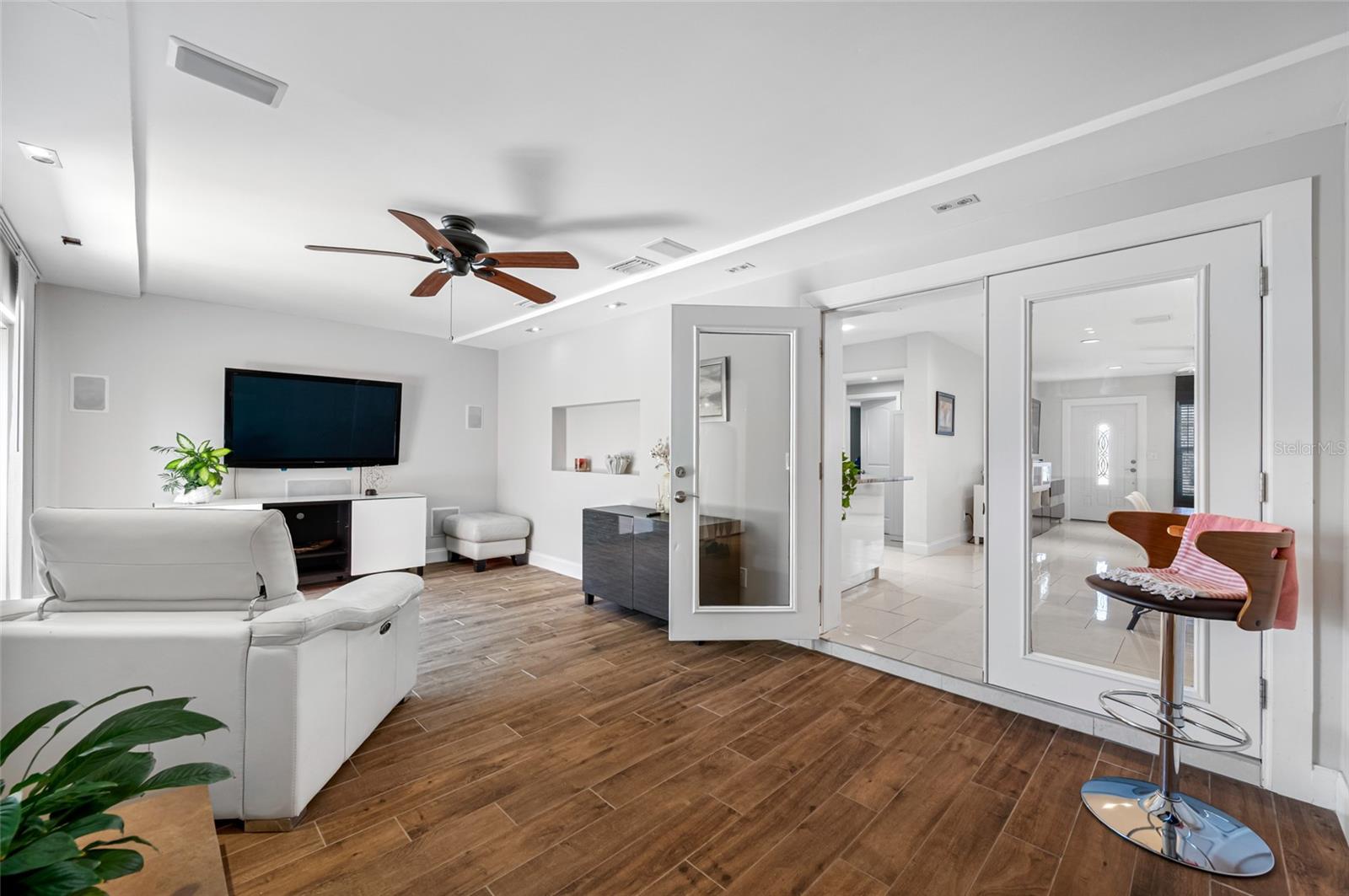 2212 NE COACHMAN RD, CLEARWATER, FL, 33765