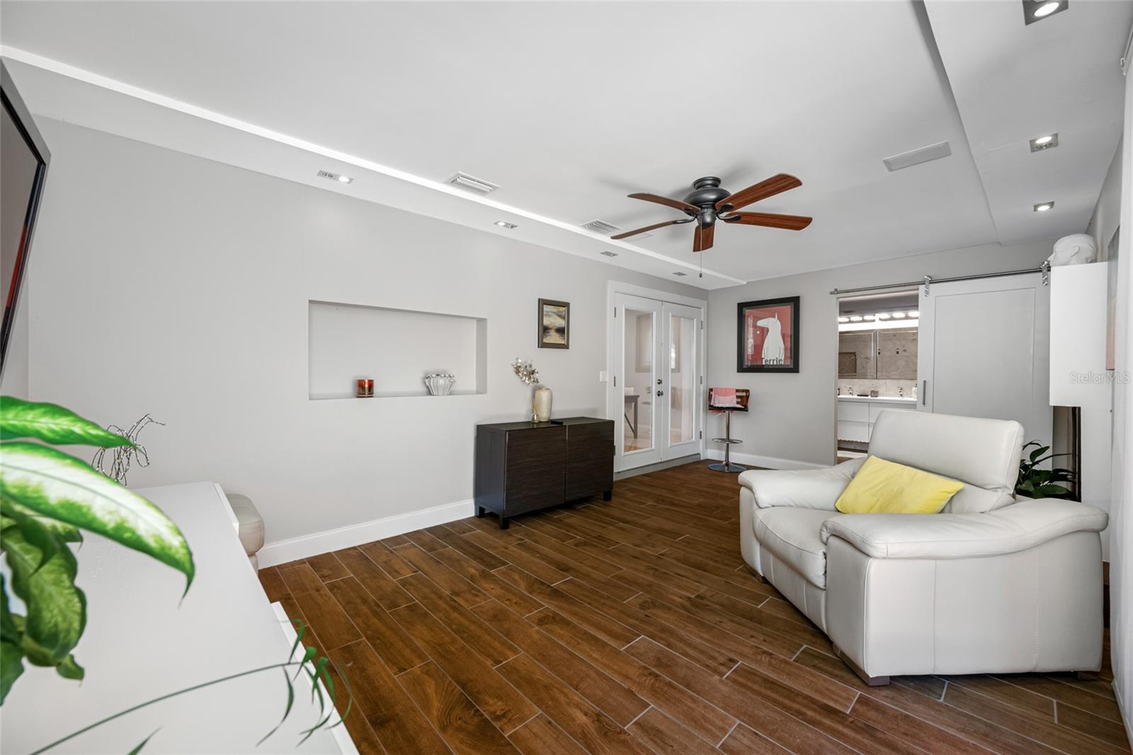 2212 NE COACHMAN RD, CLEARWATER, FL, 33765