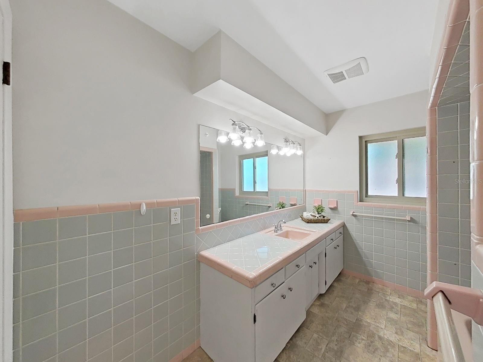 1100 CANTERBURY RD, CLEARWATER, FL, 33764