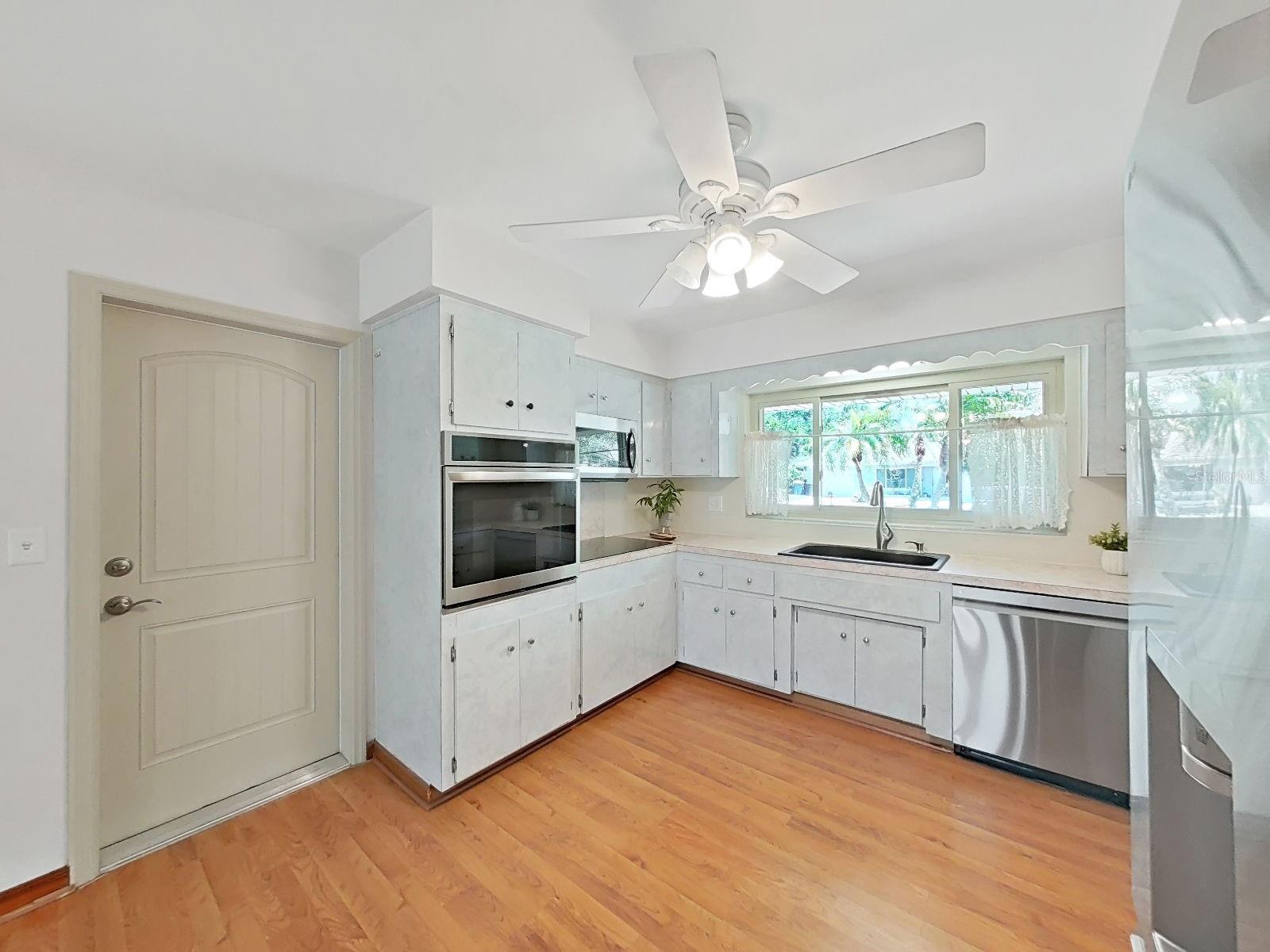 1100 CANTERBURY RD, CLEARWATER, FL, 33764