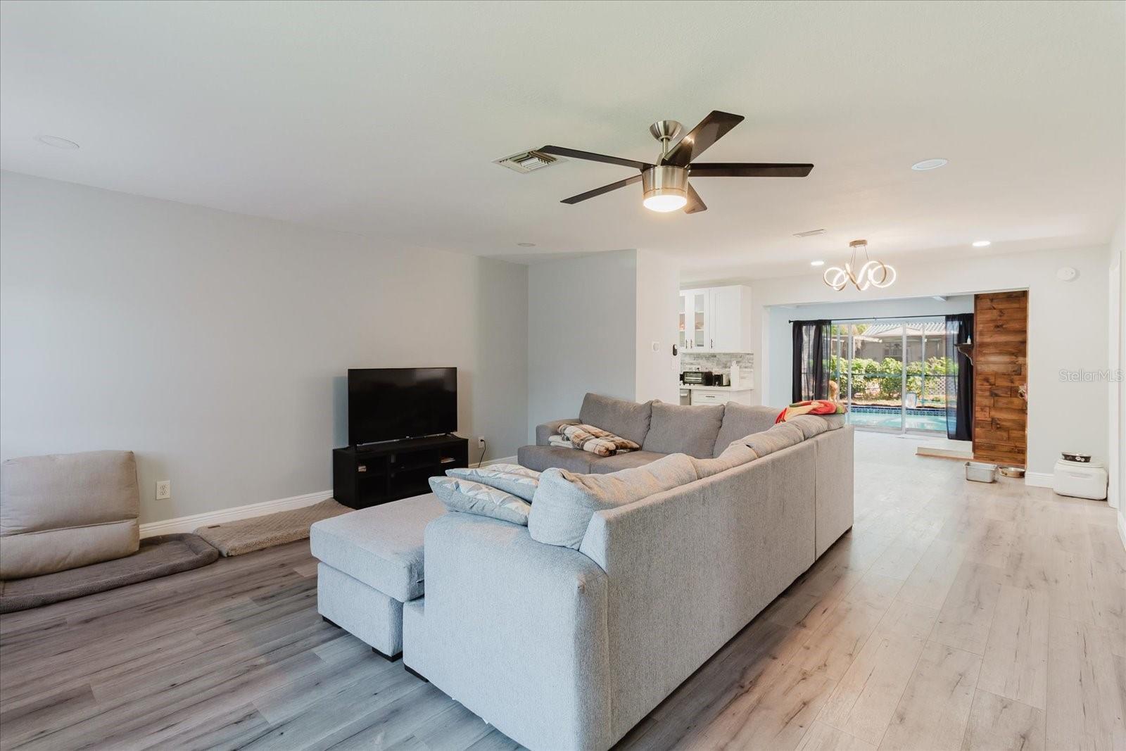 1811 FOREST DR, OLDSMAR, FL, 34677