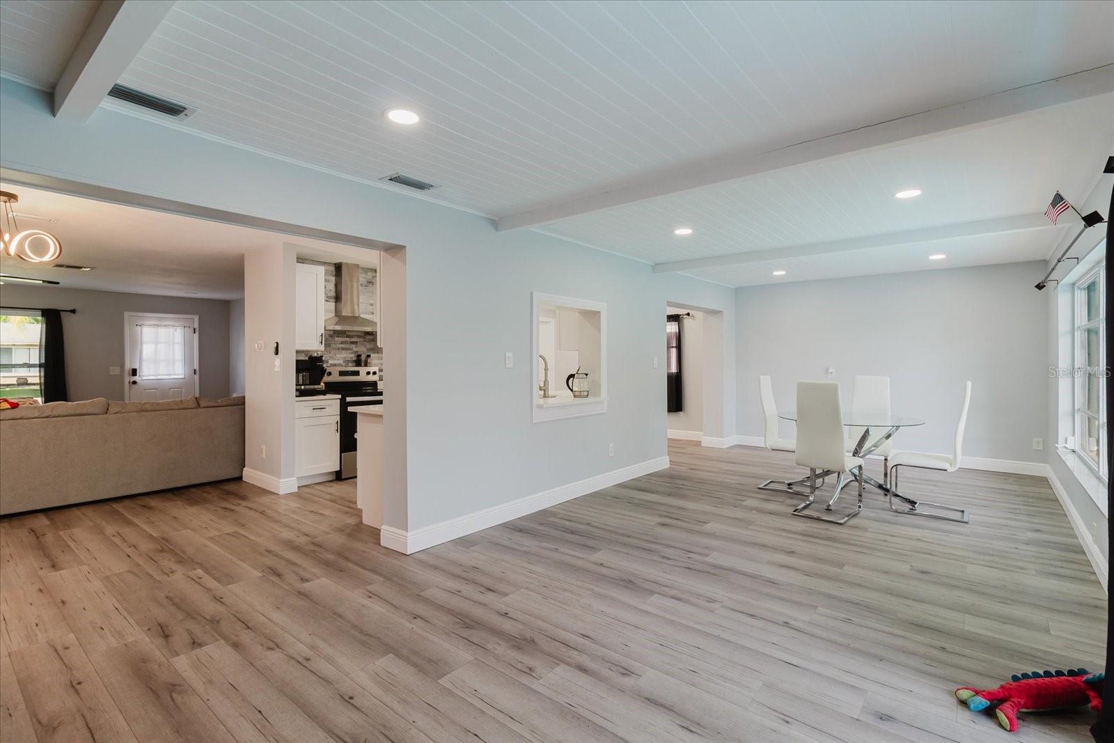 1811 FOREST DR, OLDSMAR, FL, 34677