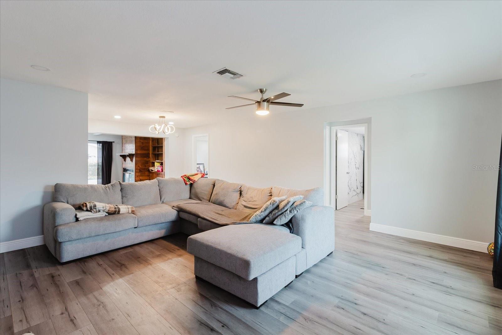 1811 FOREST DR, OLDSMAR, FL, 34677