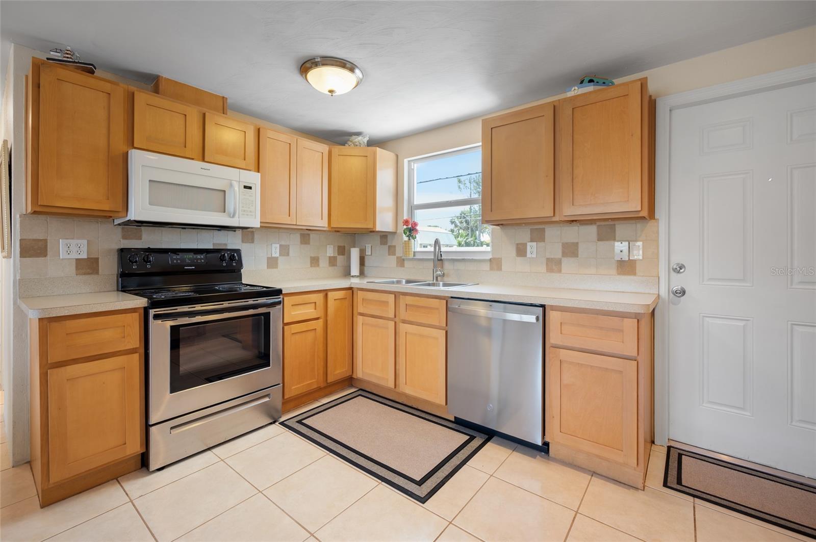 231 LAKEVIEW LN, ENGLEWOOD, FL, 34223