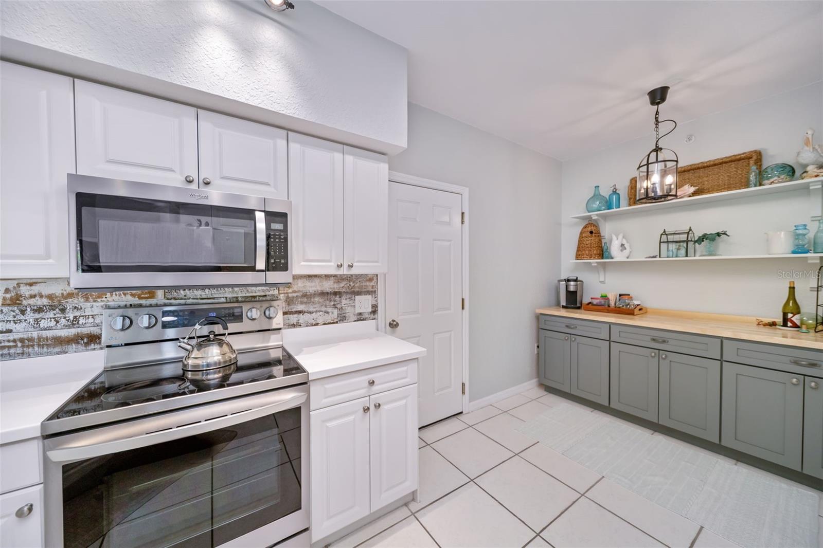 7667 SWEETBAY CIR #11-102, BRADENTON, FL, 34203