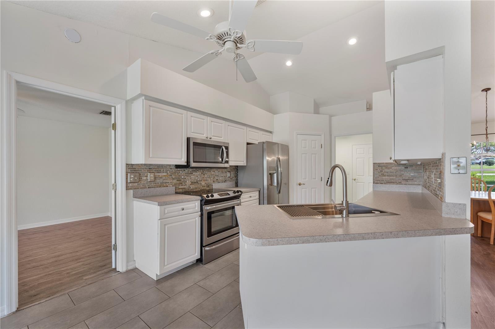 5711 MANCHESTER DR E, LAKELAND, FL, 33810