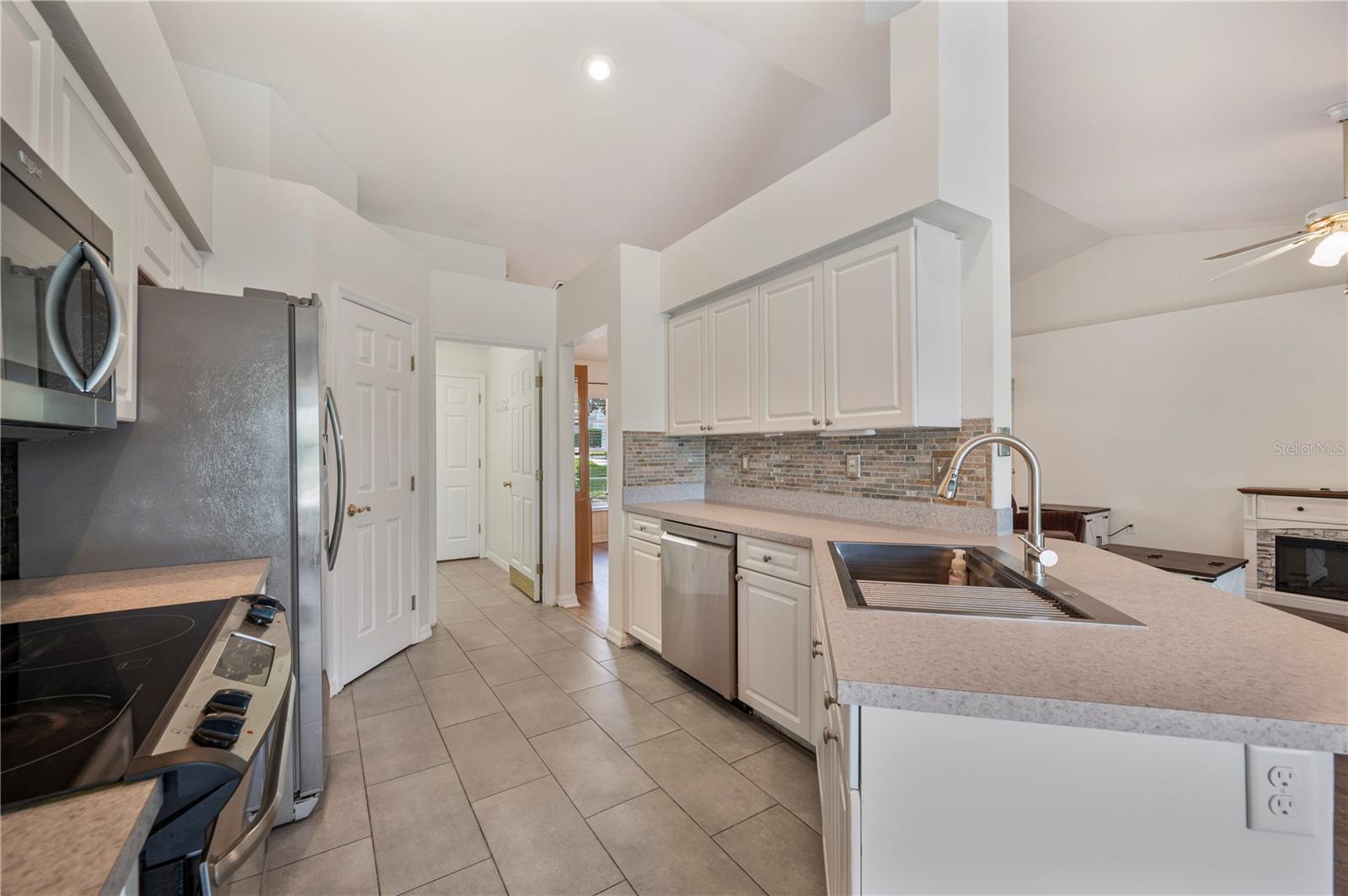 5711 MANCHESTER DR E, LAKELAND, FL, 33810