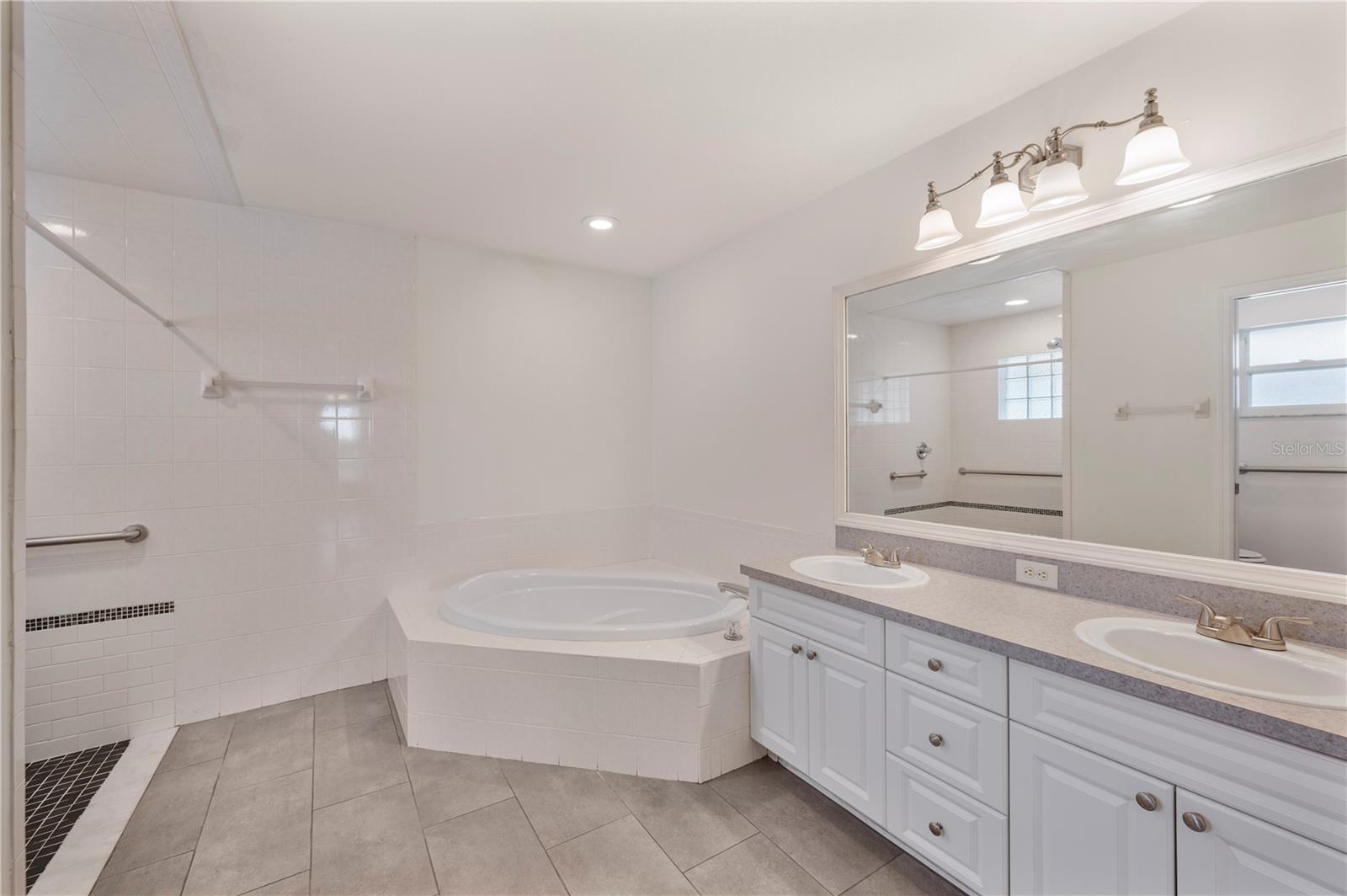 5711 MANCHESTER DR E, LAKELAND, FL, 33810