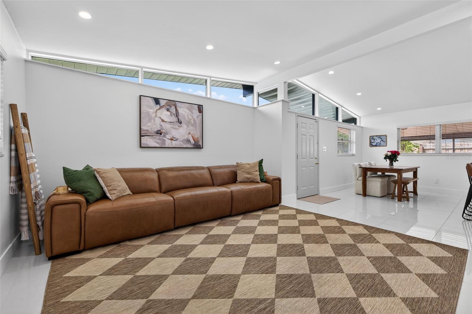 4905 N MENDENHALL DR, TAMPA, FL, 33603