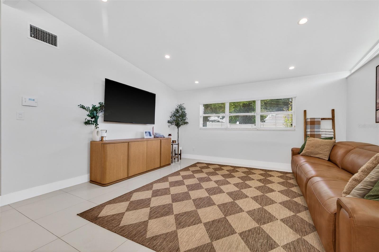 4905 N MENDENHALL DR, TAMPA, FL, 33603