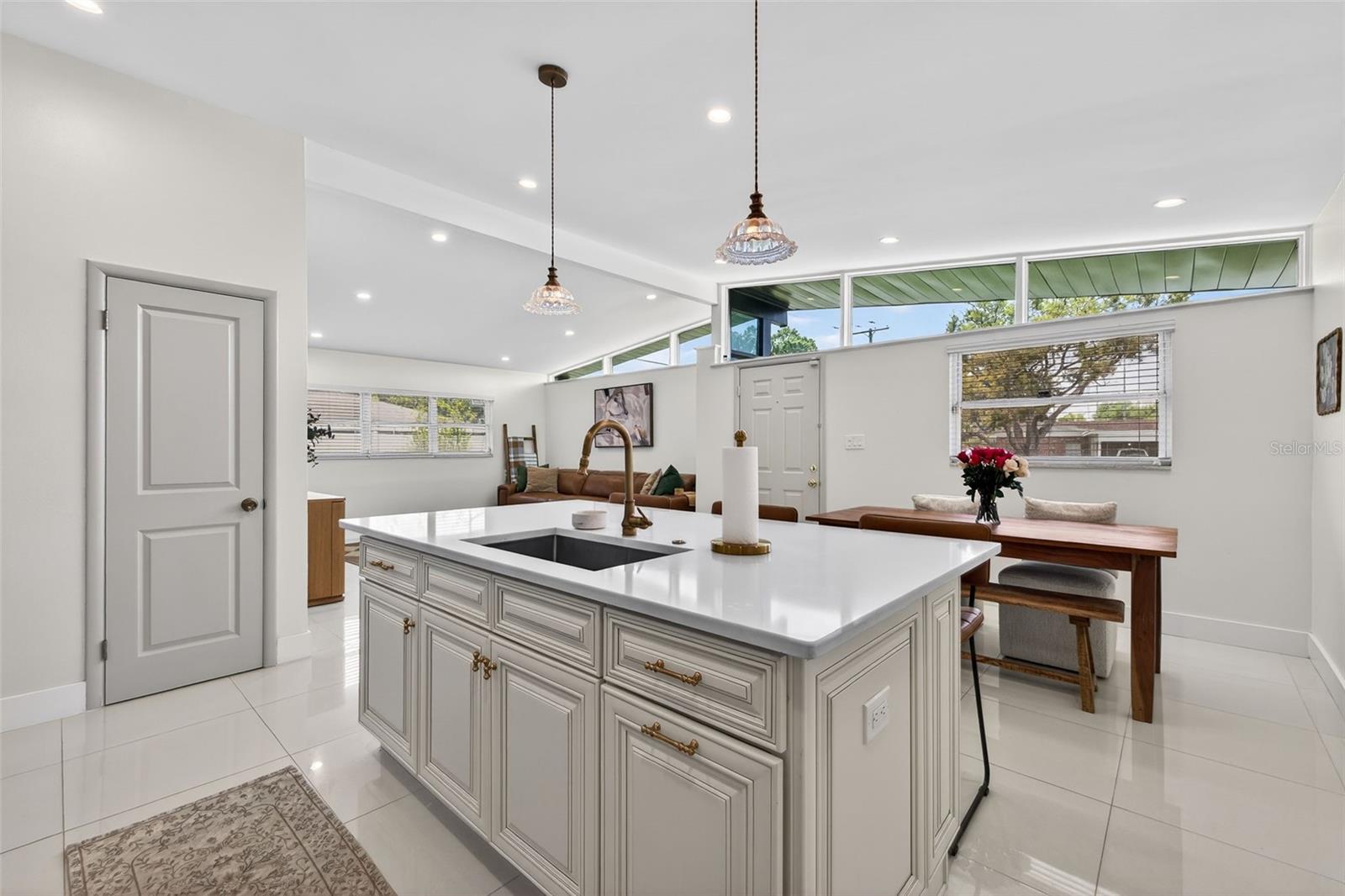 4905 N MENDENHALL DR, TAMPA, FL, 33603