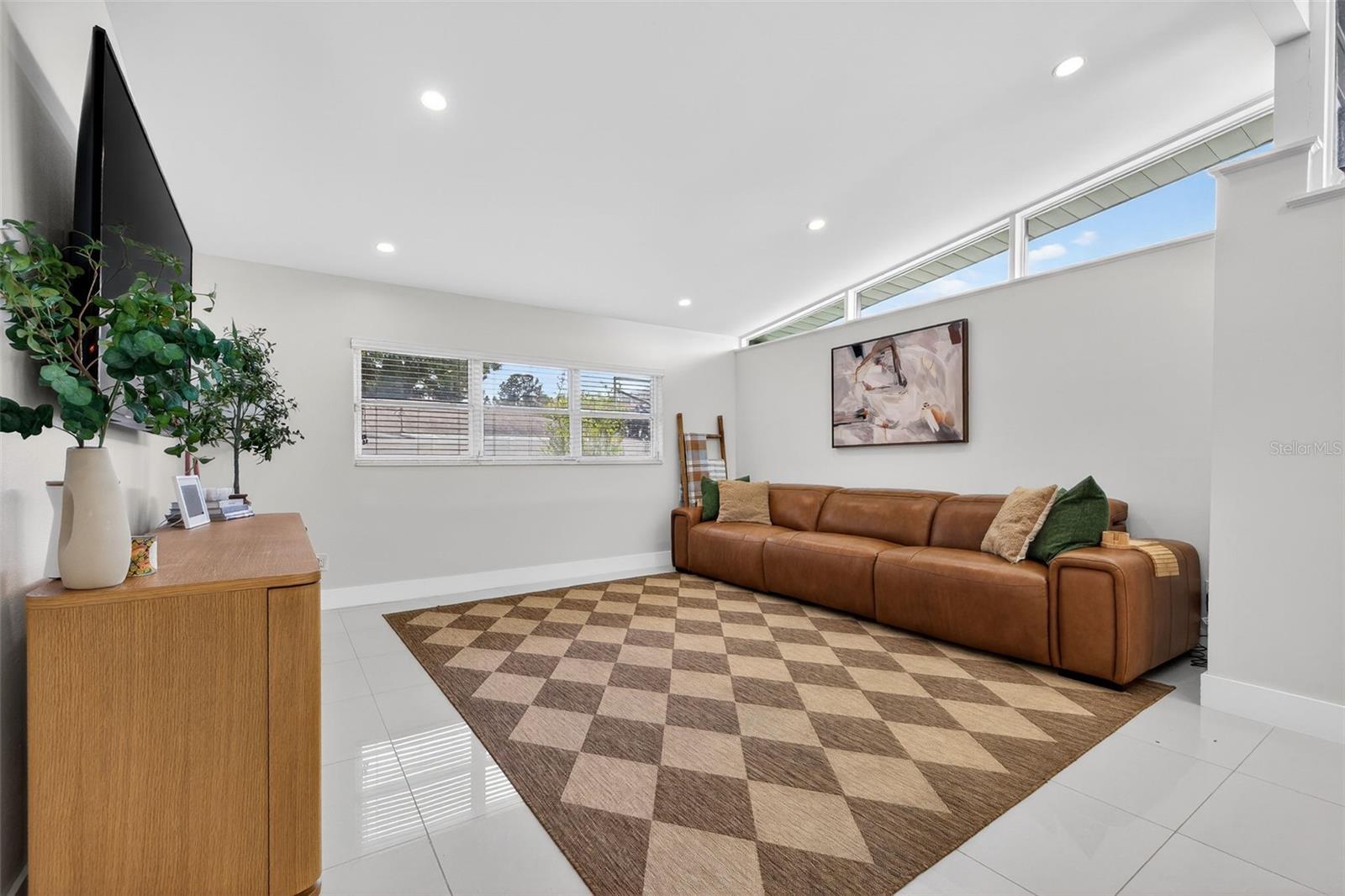 4905 N MENDENHALL DR, TAMPA, FL, 33603
