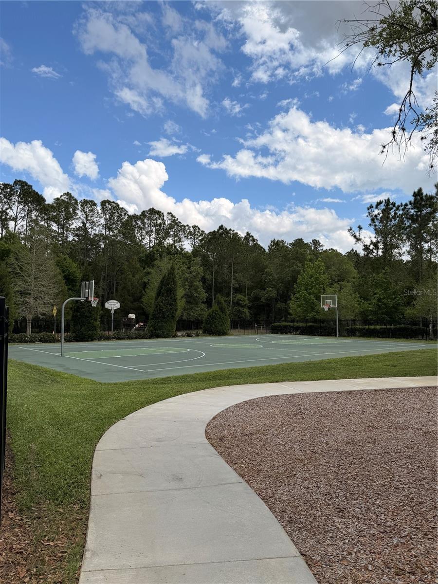 Would having a basketball court in your neighborhood be a must-have? ??This is just one more reason people love living in Oak Creek ??