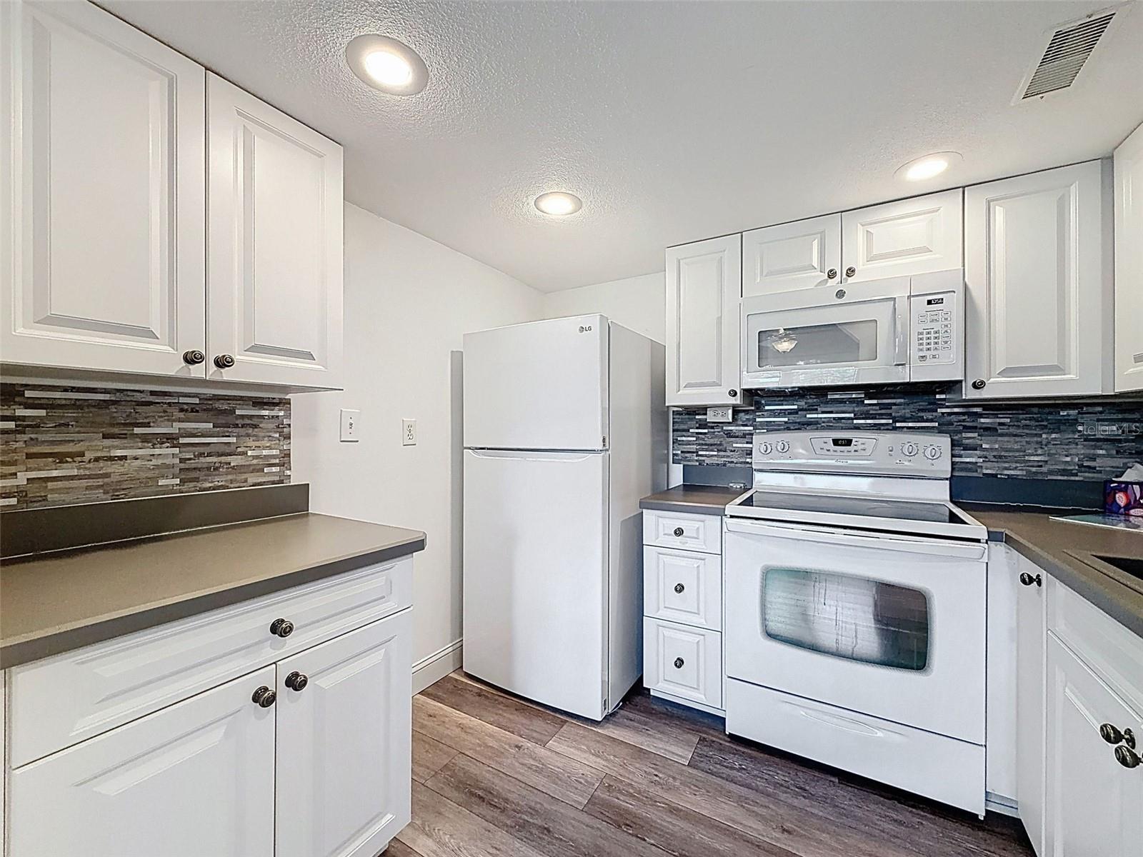 11832 BOYNTON LN #24B, NEW PORT RICHEY, FL, 34654