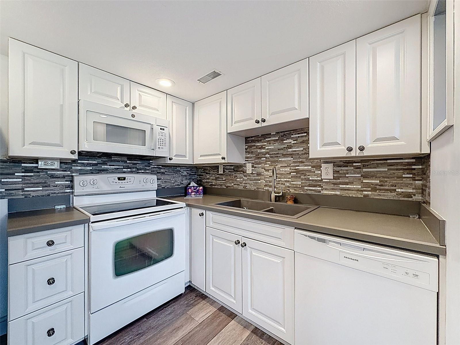 11832 BOYNTON LN #24B, NEW PORT RICHEY, FL, 34654