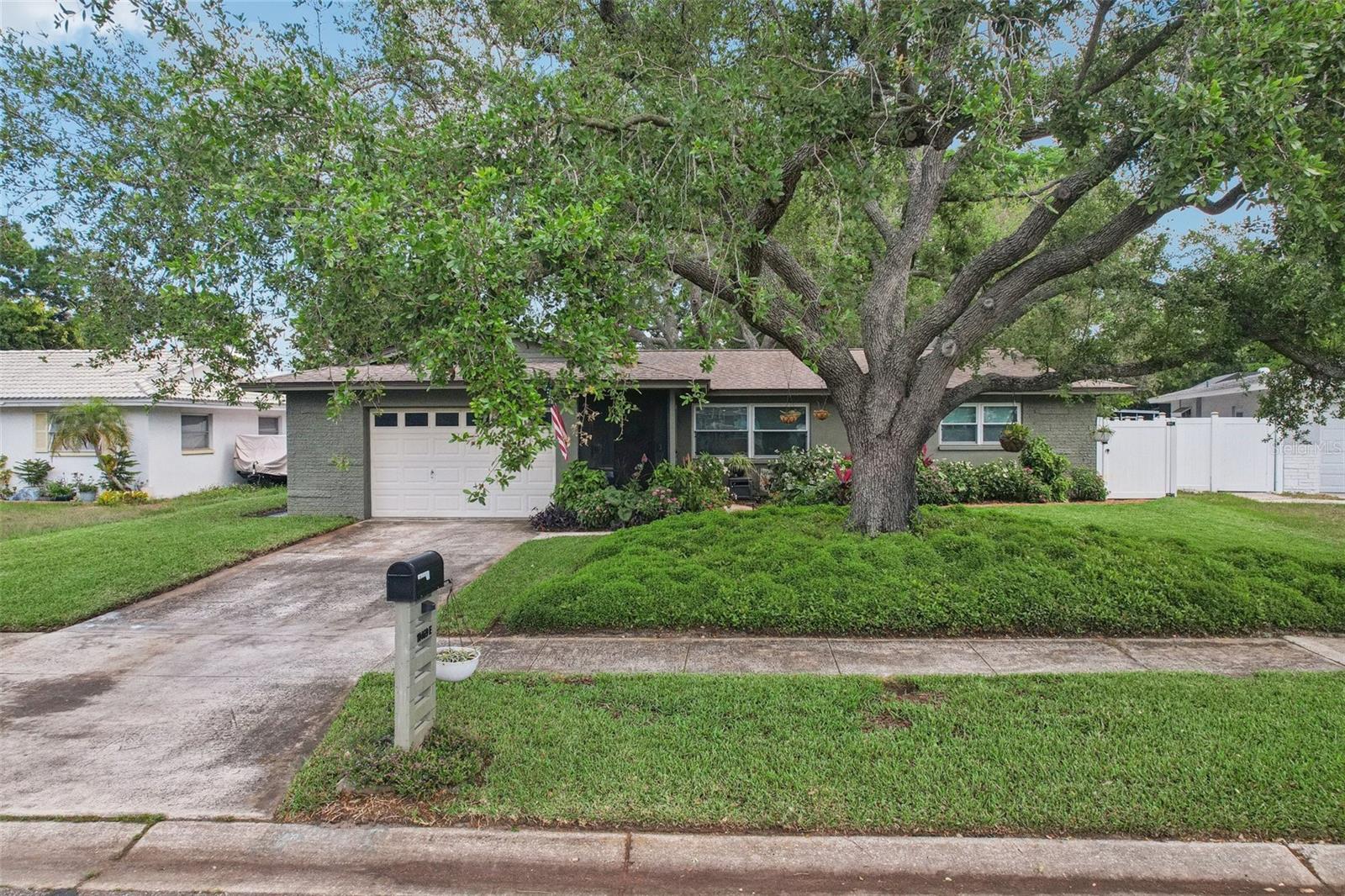 11469 IMPERIAL GROVE DR E, LARGO, FL, 33774