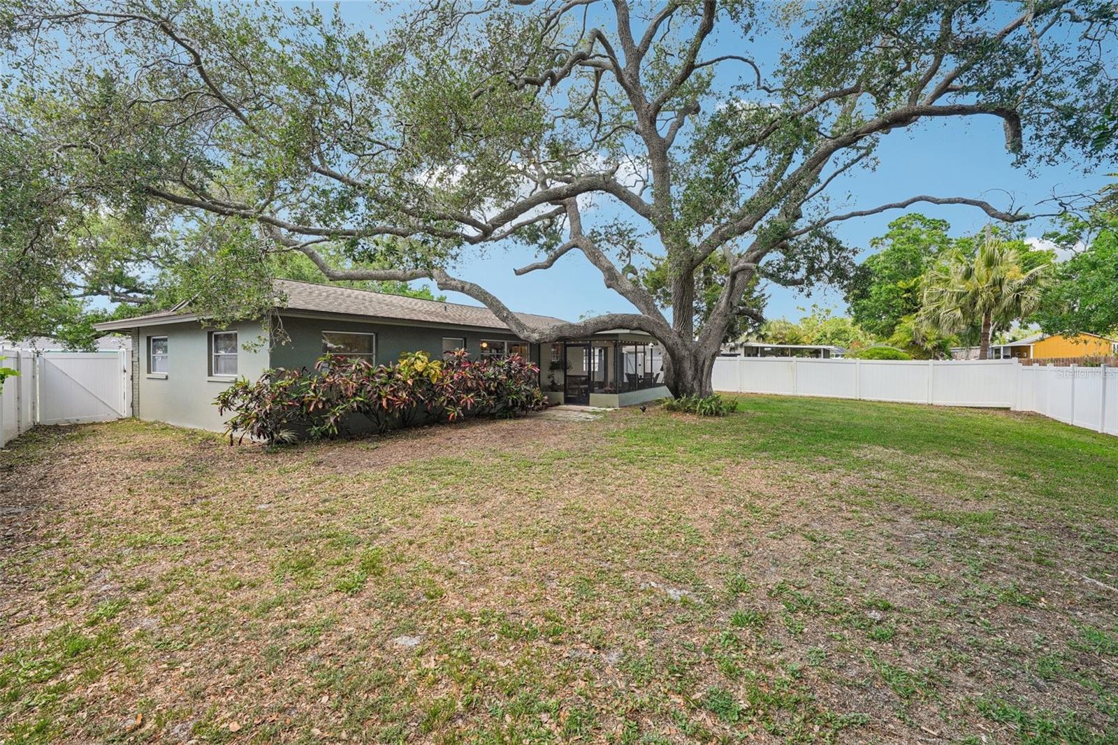 11469 IMPERIAL GROVE DR E, LARGO, FL, 33774